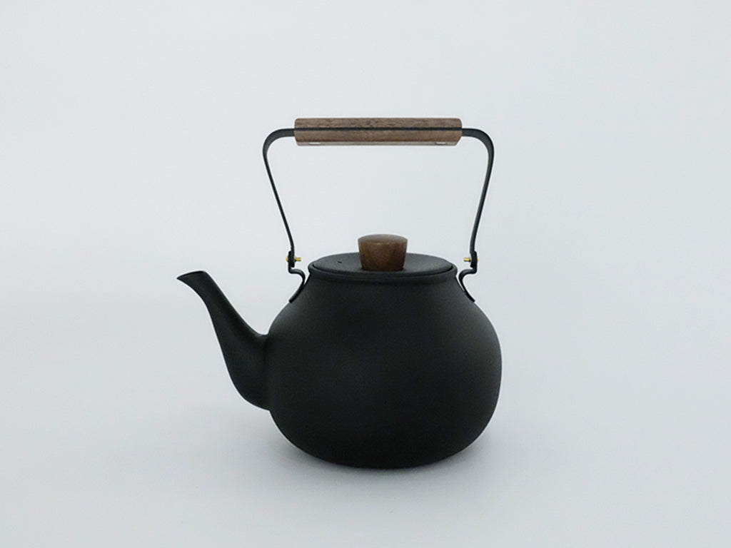 Black Textured Tea Pot by Miyazaki Seisakusho – wagumi