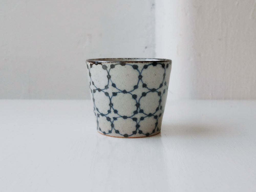 Marumon Pattern Indigo Marumon Patterned Sobachoko Cup by Tōsai-gama – wagumi