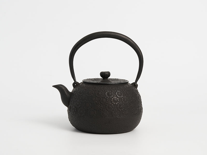 
                  
                    Cast Iron Kettle, Shigyoku Shape, Sakura Komon 1L By Kunzan-kobo 77
                  
                