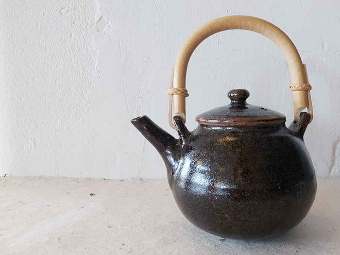 
                  
                    Dobin Tea Pot by Kaori Sasaki / Noharaya
                  
                