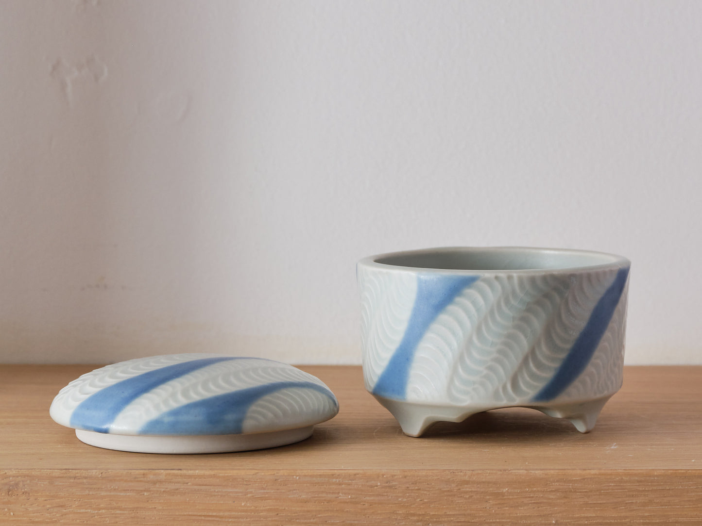
                  
                    Flow Pattern Pot with Lid by Tomoka Nomura
                  
                