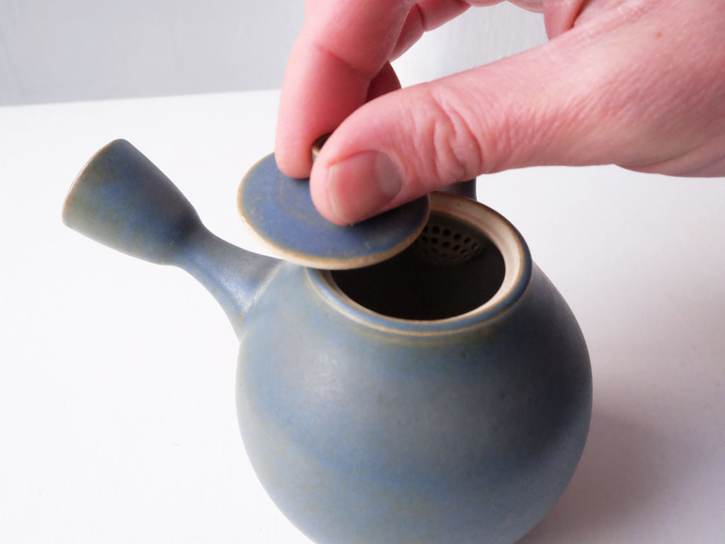 
                  
                    Kyūsu Tea Pot by Okaueyakumo
                  
                