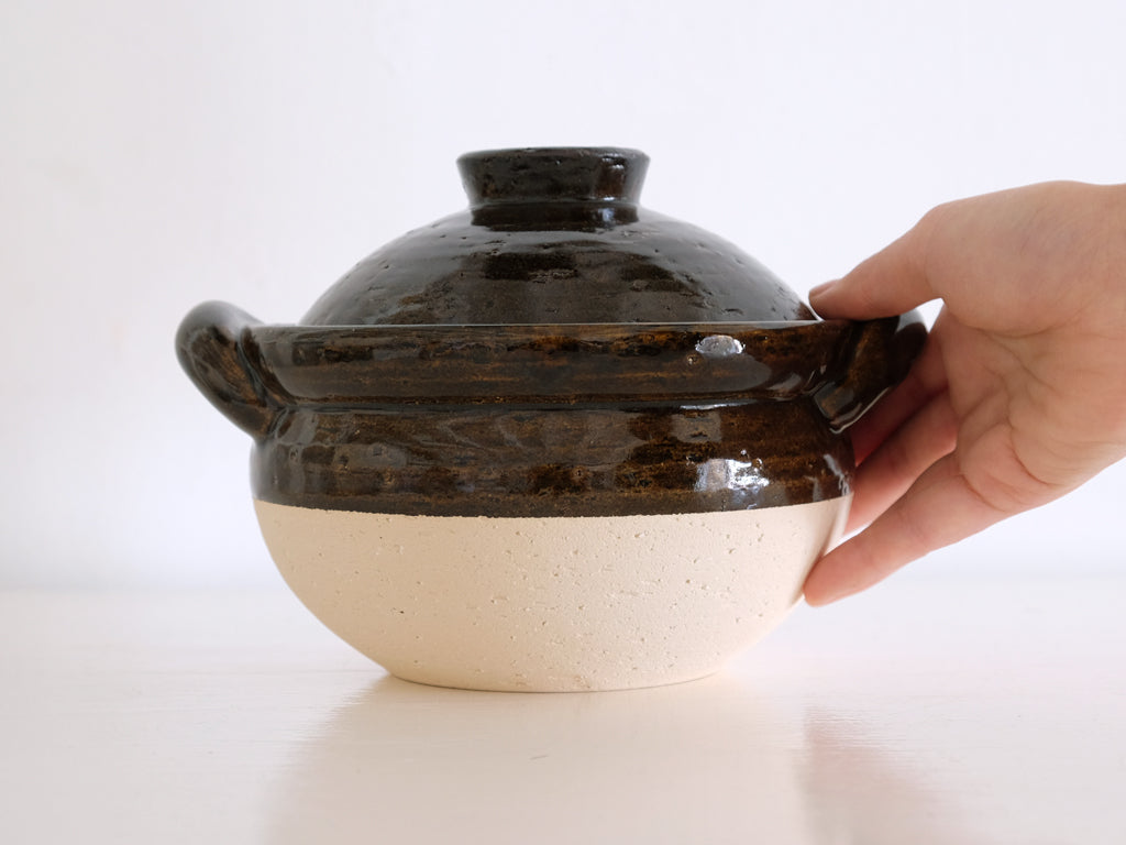 
                  
                    [wholesale] Small Donabe Cooking Pot by Nagatani-en
                  
                