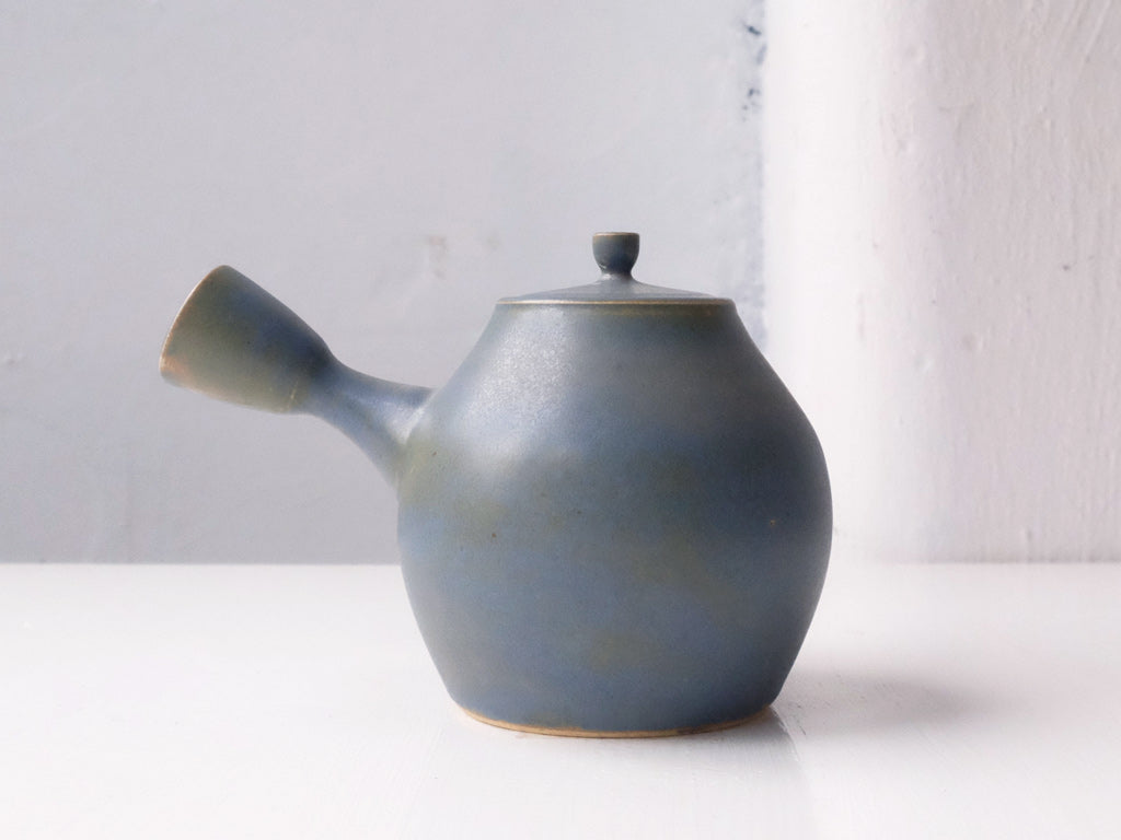 
                  
                    Kyūsu Tea Pot by Okaueyakumo
                  
                