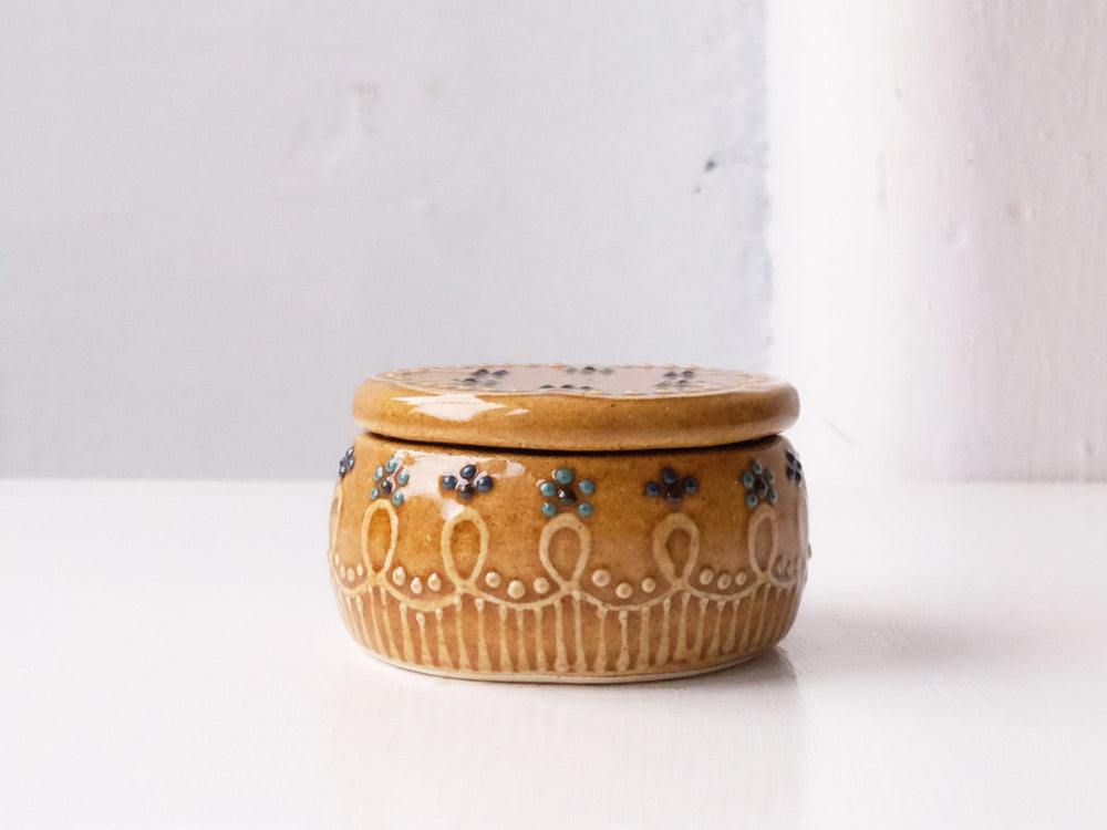 Caramel Coloured Pot with lid by Monika Furuya