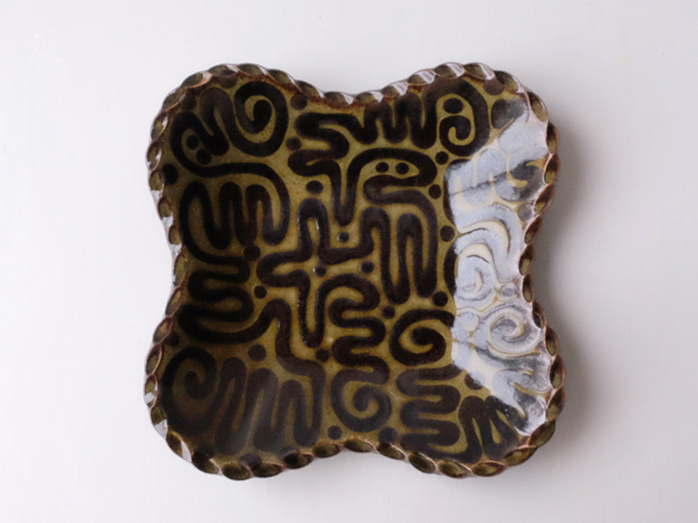
                  
                    Clover Shape Plates by Giran Sagawa
                  
                
