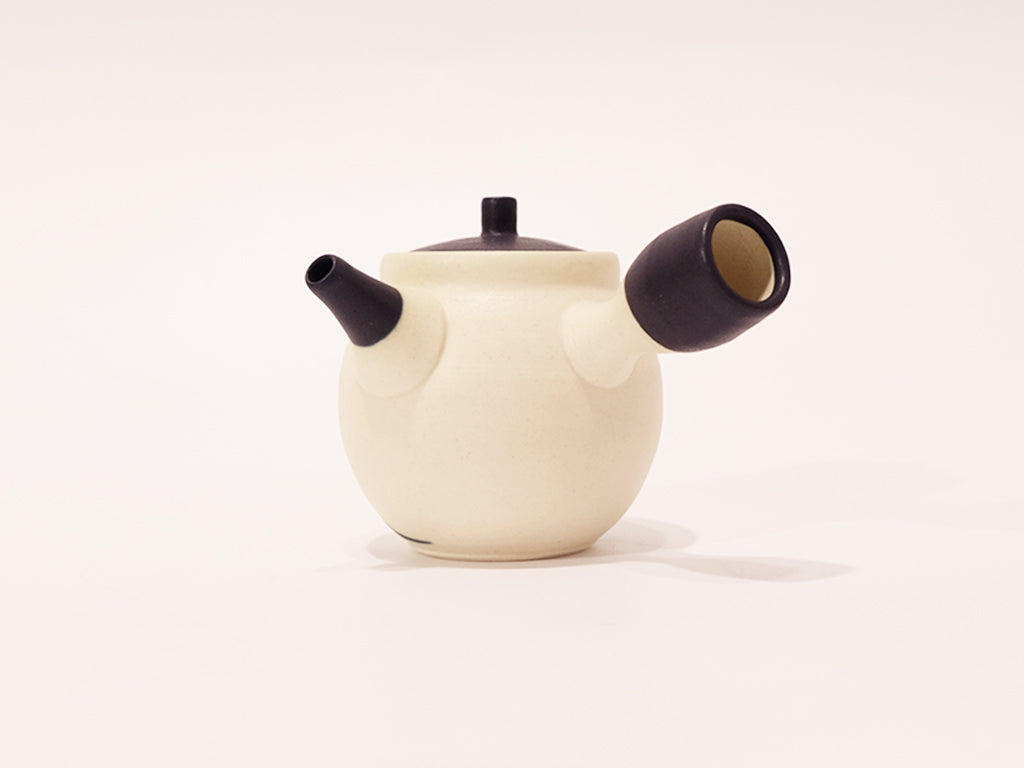 
                  
                    [wholesale] Kyusu Tea Pot by Hiroyuki Onuki
                  
                
