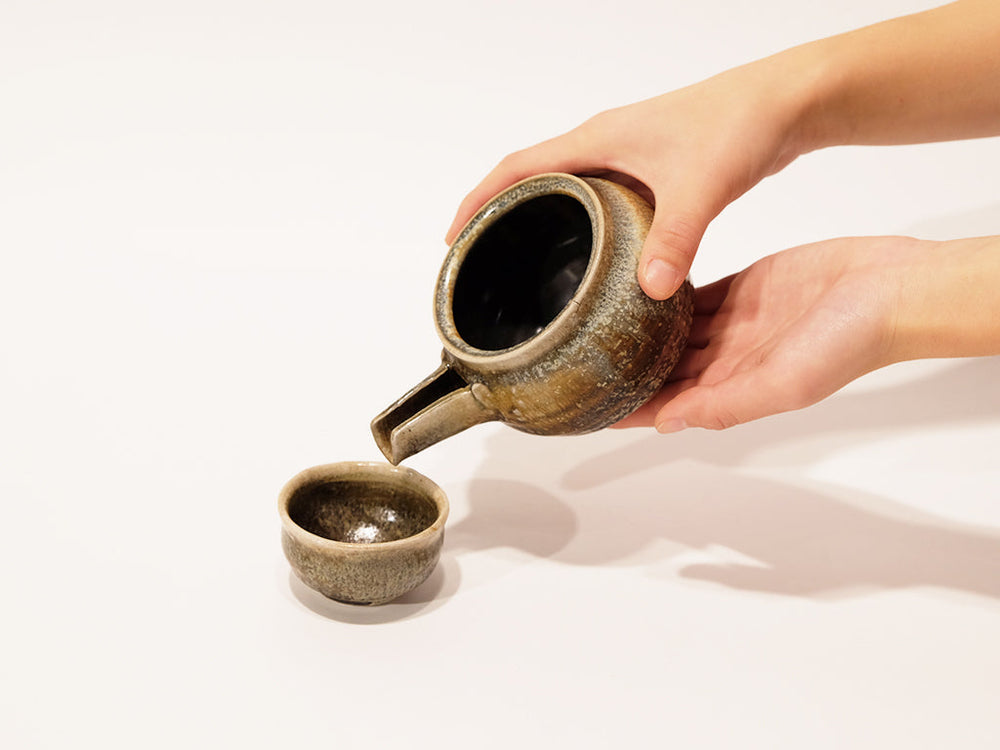 
                  
                    [wholesale] Katakuchi Sake Vessel by Shūji Haneishi
                  
                