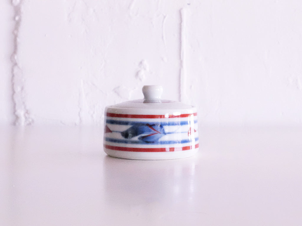 
                  
                    Small Red Line and Mitsuba Patterned Pot by Baizan-gama
                  
                