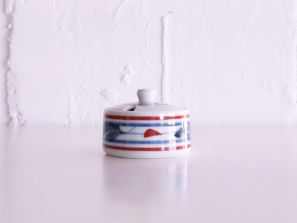 Small Red Line and Mitsuba Patterned Pot by Baizan-gama