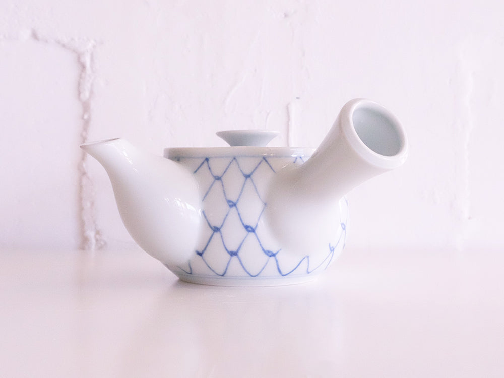 Lattice Pattern Kyūsu Tea Pot by Baizan-gama