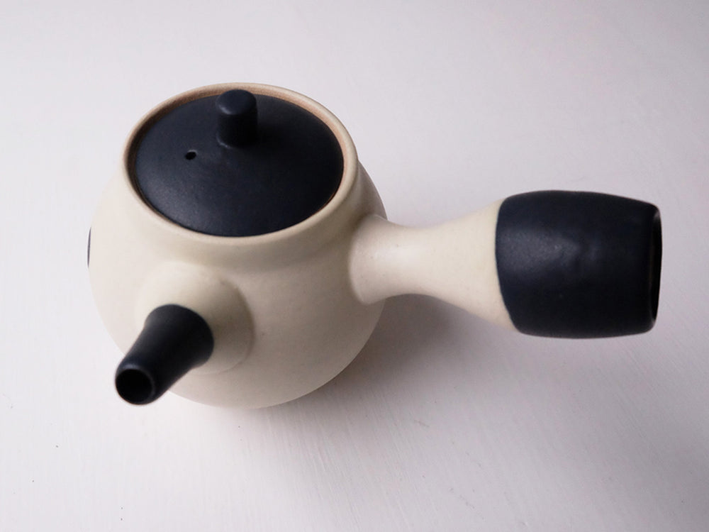 
                  
                    Kyūsu Tea Pot by Hiroyuki Onuki
                  
                