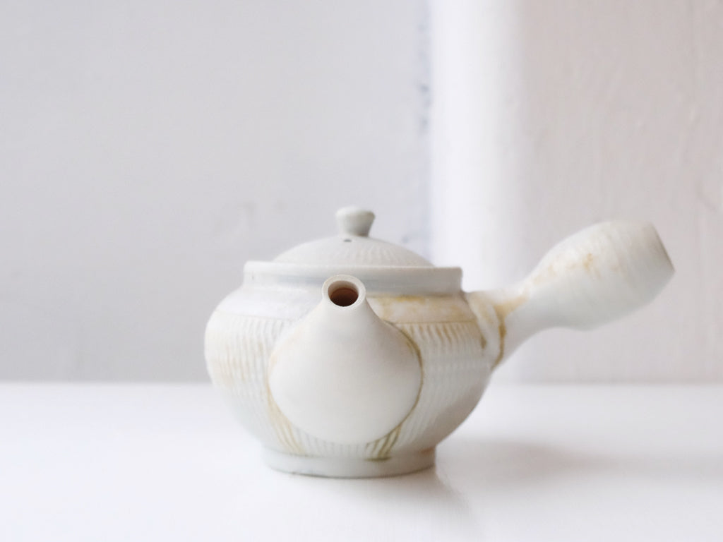 
                  
                    White Kyūsu Tea Pot by Yukihito Nakata
                  
                