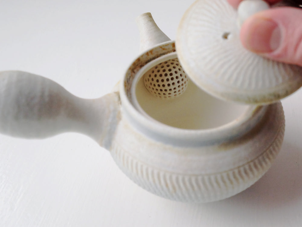 
                  
                    White Kyūsu Tea Pot by Yukihito Nakata
                  
                