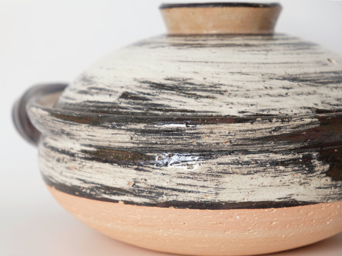 
                  
                    [wholesale] Medium Hakeme Design Donabe Clay Cooking Pot by Nagatani-en
                  
                