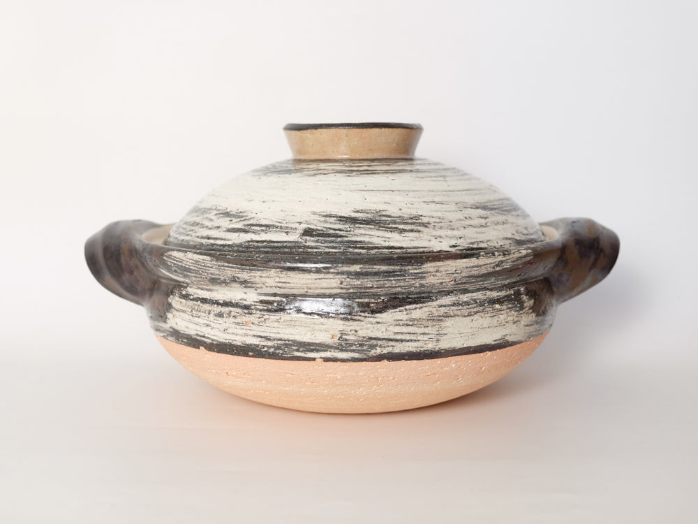 Medium Hakeme Design Donabe Clay Cooking Pot by Nagatani-en
